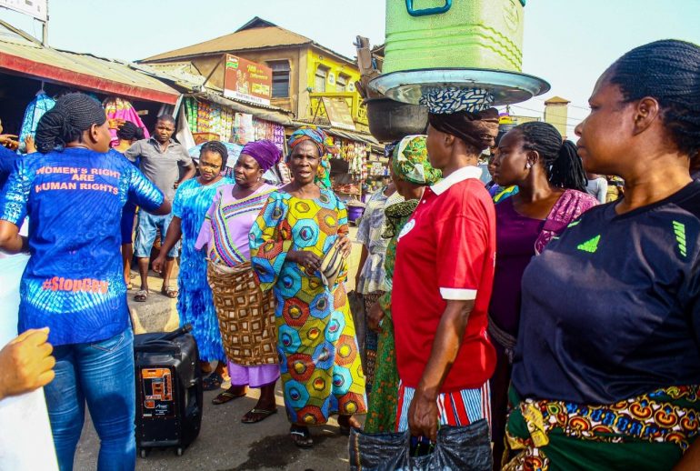 A20BIGIF20Volunteer20speaking20to20women20in20the20amrket20in20Ado-Ekitti
