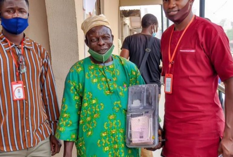 Flanked-by-the-team-members-of-the-Urban-Alert-a-beneficiary-of-the-PrepaidMeterInjustice-in-Osun-poses-with-smile-after-he-got-his-energy-meter-750x375